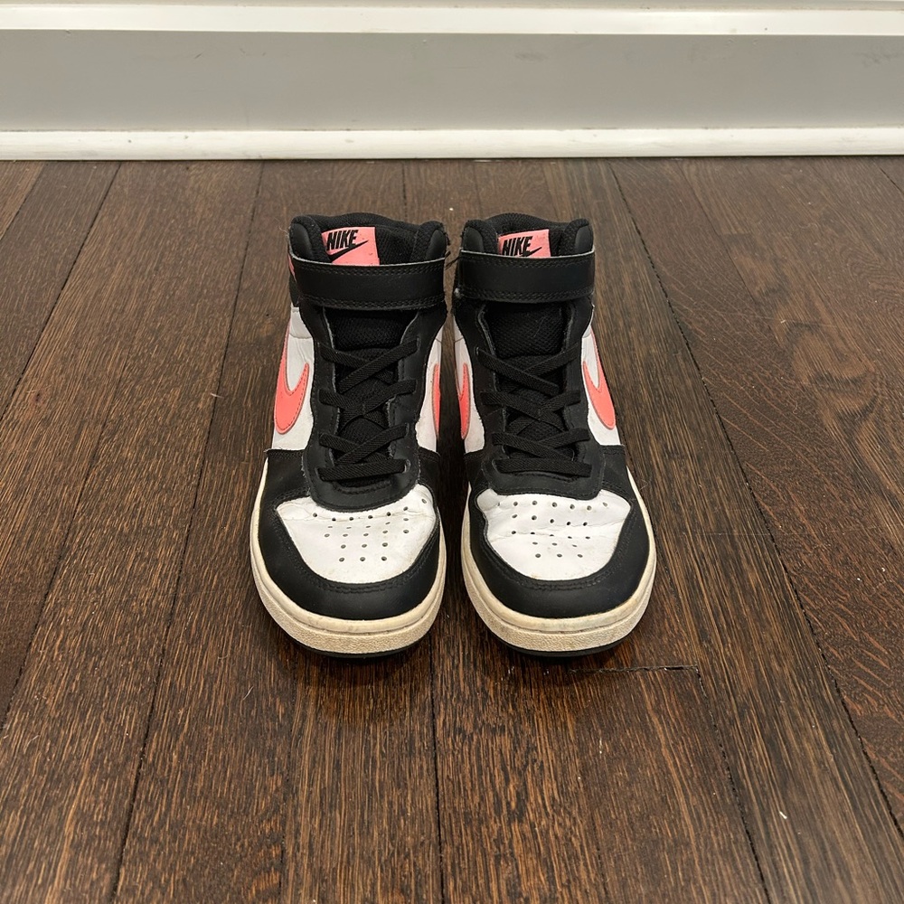 GUC Nike Court Borough Mid 2 Kids Sneaker Black/Pink size 2.5Y